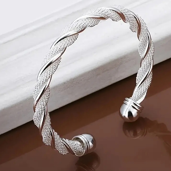 Elegant Silver Mesh Braided Bracelet - Picture 2 of 5